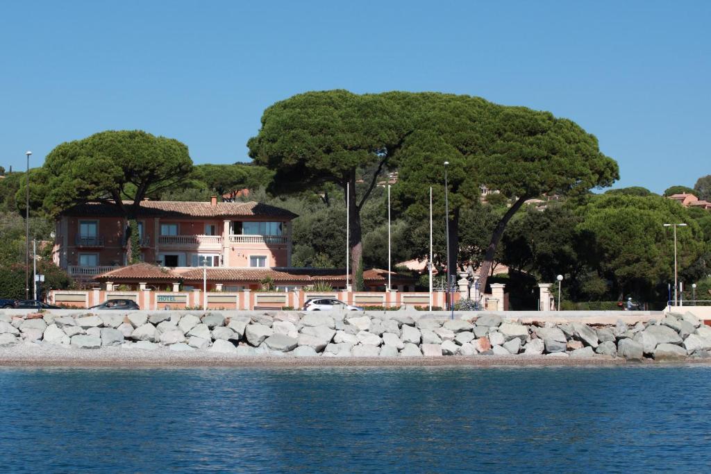 Hotel Martinengo Sainte-Maxime Bagian luar foto