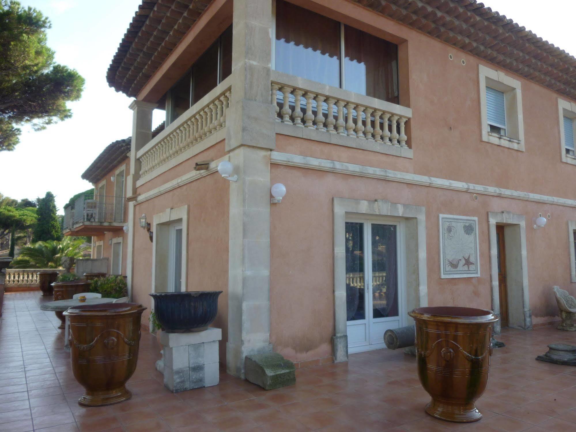 Hotel Martinengo Sainte-Maxime Bagian luar foto