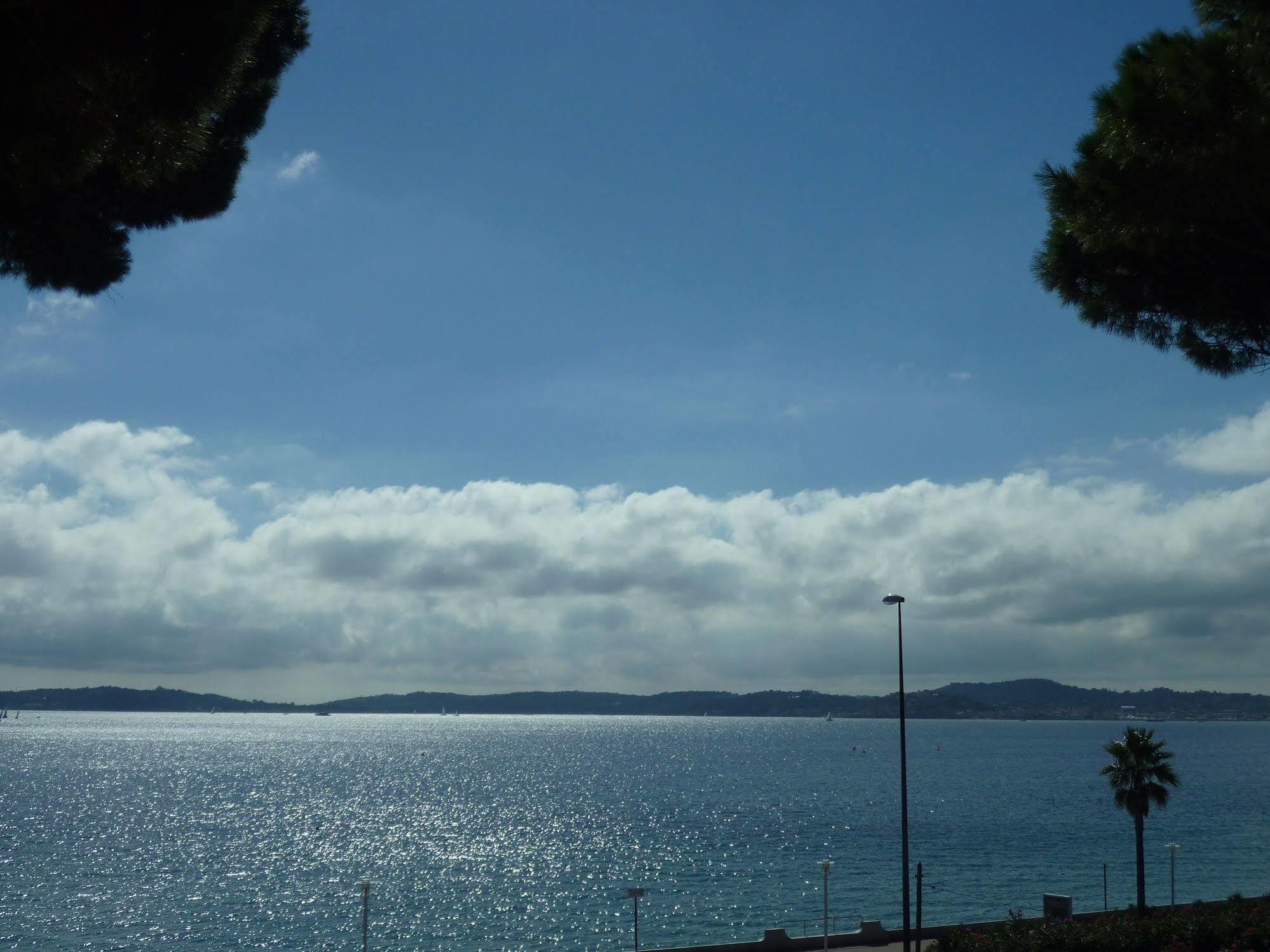 Hotel Martinengo Sainte-Maxime Bagian luar foto