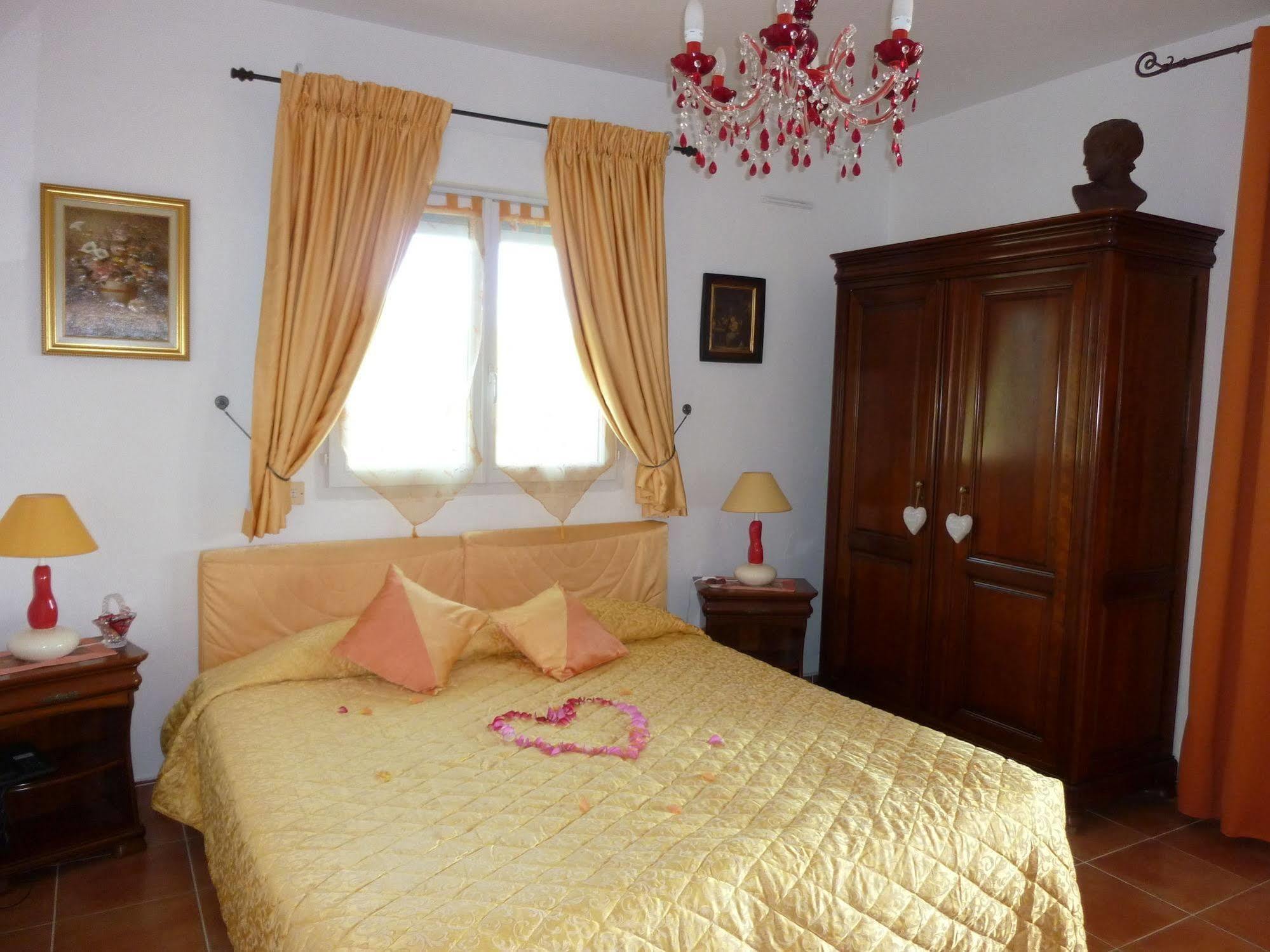 Hotel Martinengo Sainte-Maxime Bagian luar foto