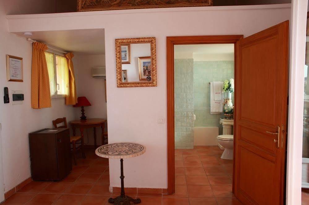 Hotel Martinengo Sainte-Maxime Bagian luar foto