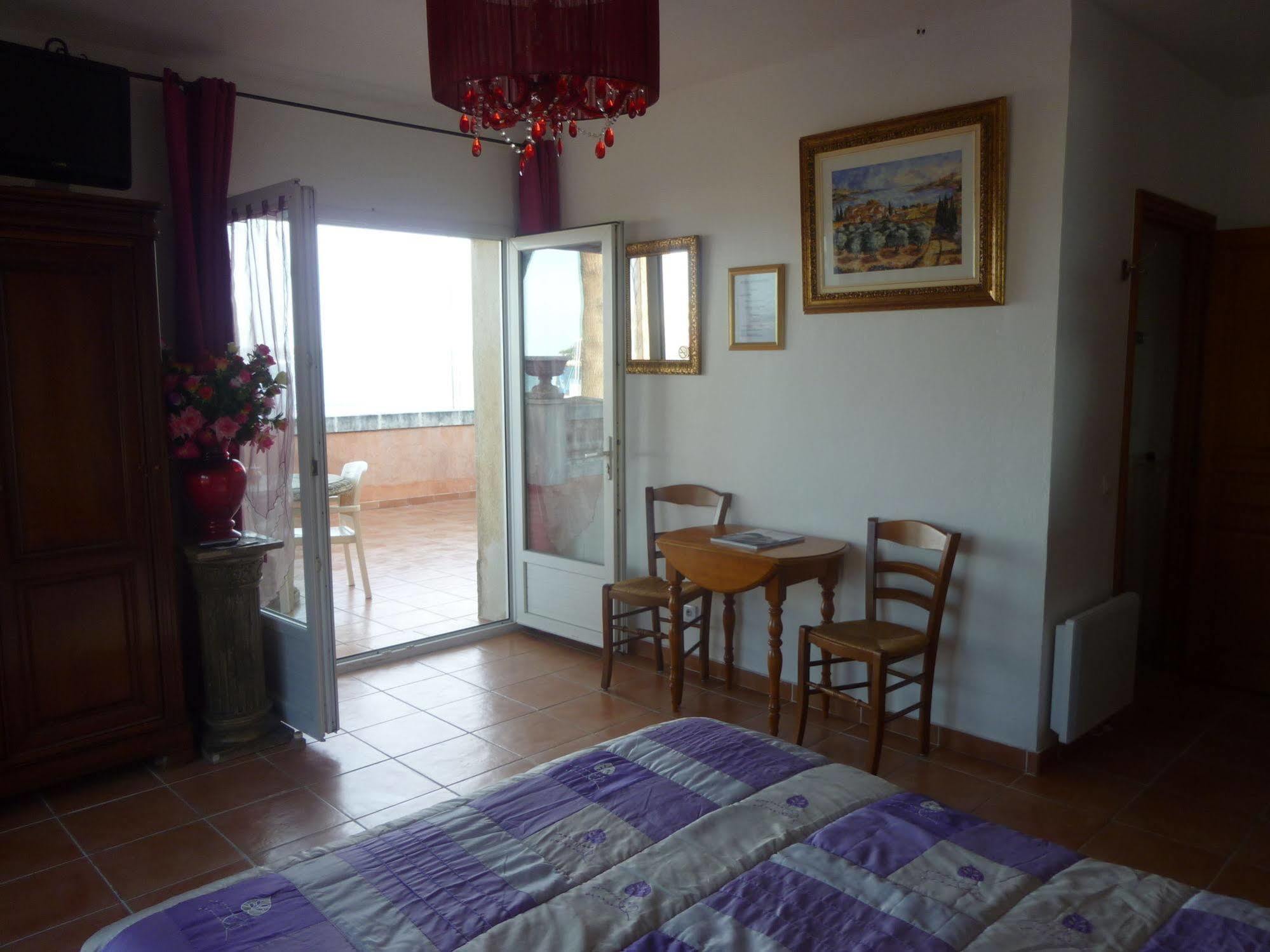 Hotel Martinengo Sainte-Maxime Bagian luar foto