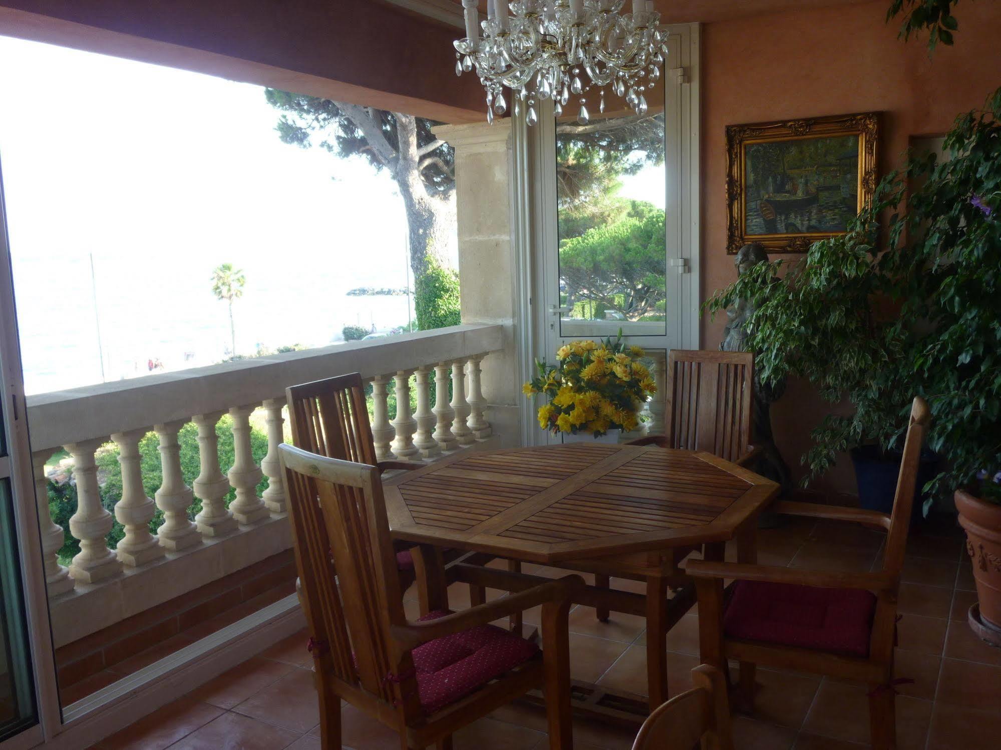 Hotel Martinengo Sainte-Maxime Bagian luar foto