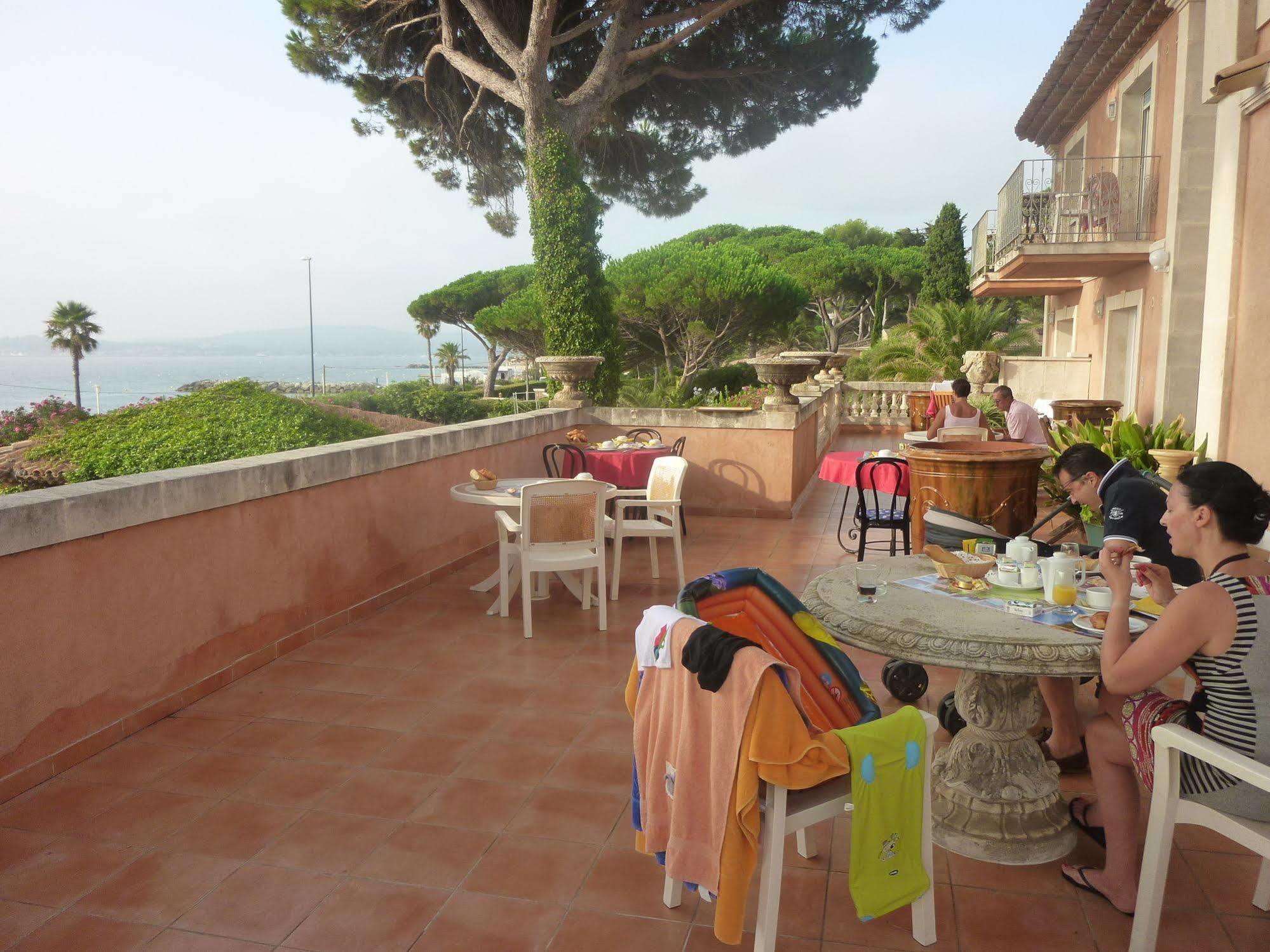 Hotel Martinengo Sainte-Maxime Bagian luar foto