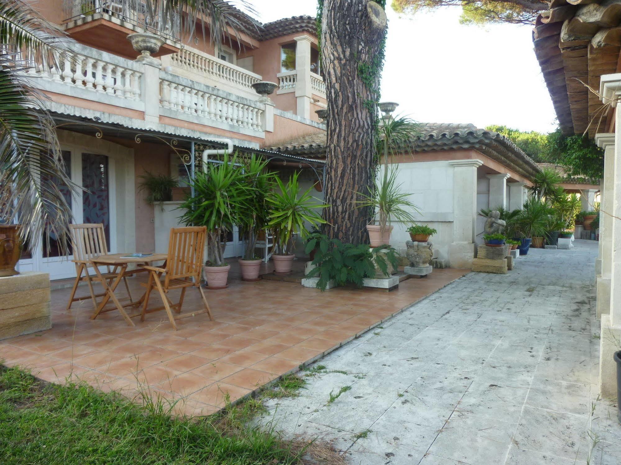 Hotel Martinengo Sainte-Maxime Bagian luar foto