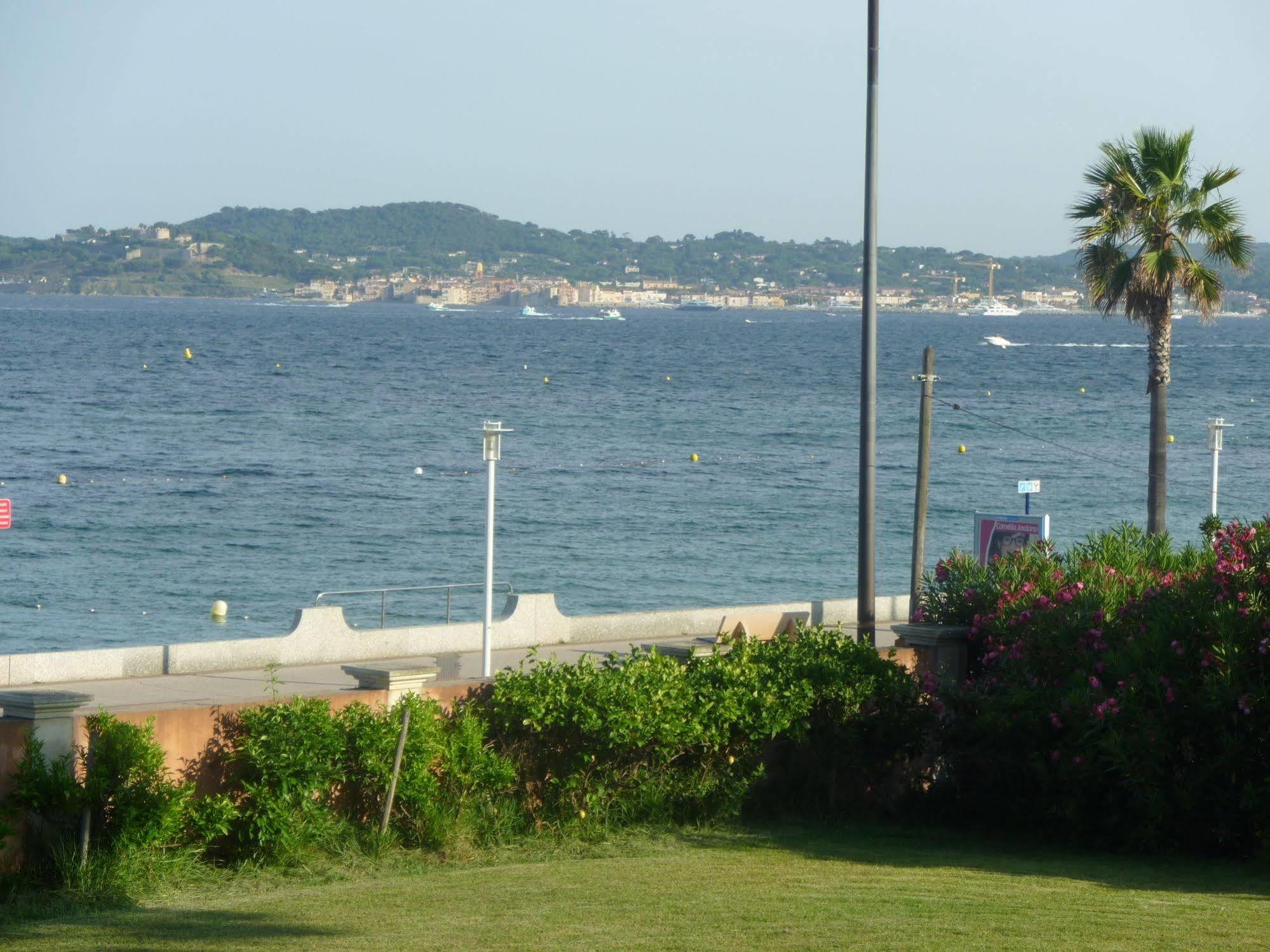 Hotel Martinengo Sainte-Maxime Bagian luar foto