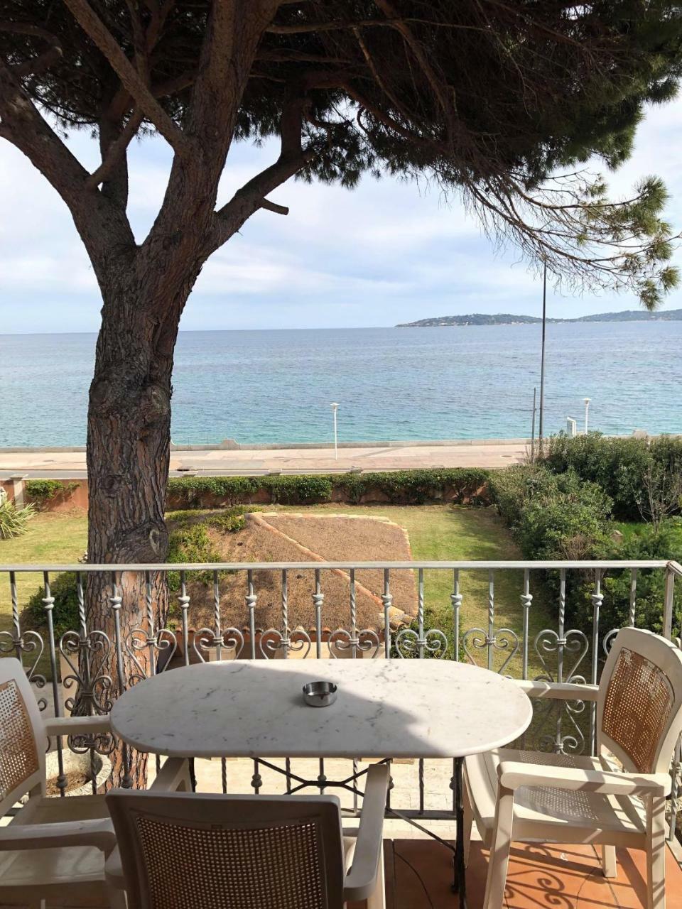 Hotel Martinengo Sainte-Maxime Bagian luar foto